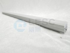 為什么線條燈硅膠燈罩?jǐn)D出時要噴油？